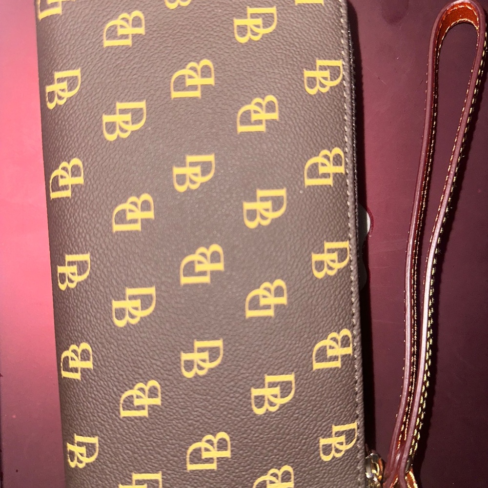 Dooney & Bourke Brown Zip Around Wristlet NWT - Picture 15 of 15